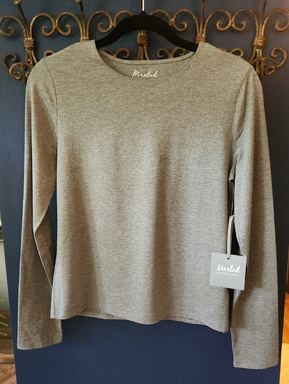 Women’s Long Sleeve Crewneck Top in Heather Gray